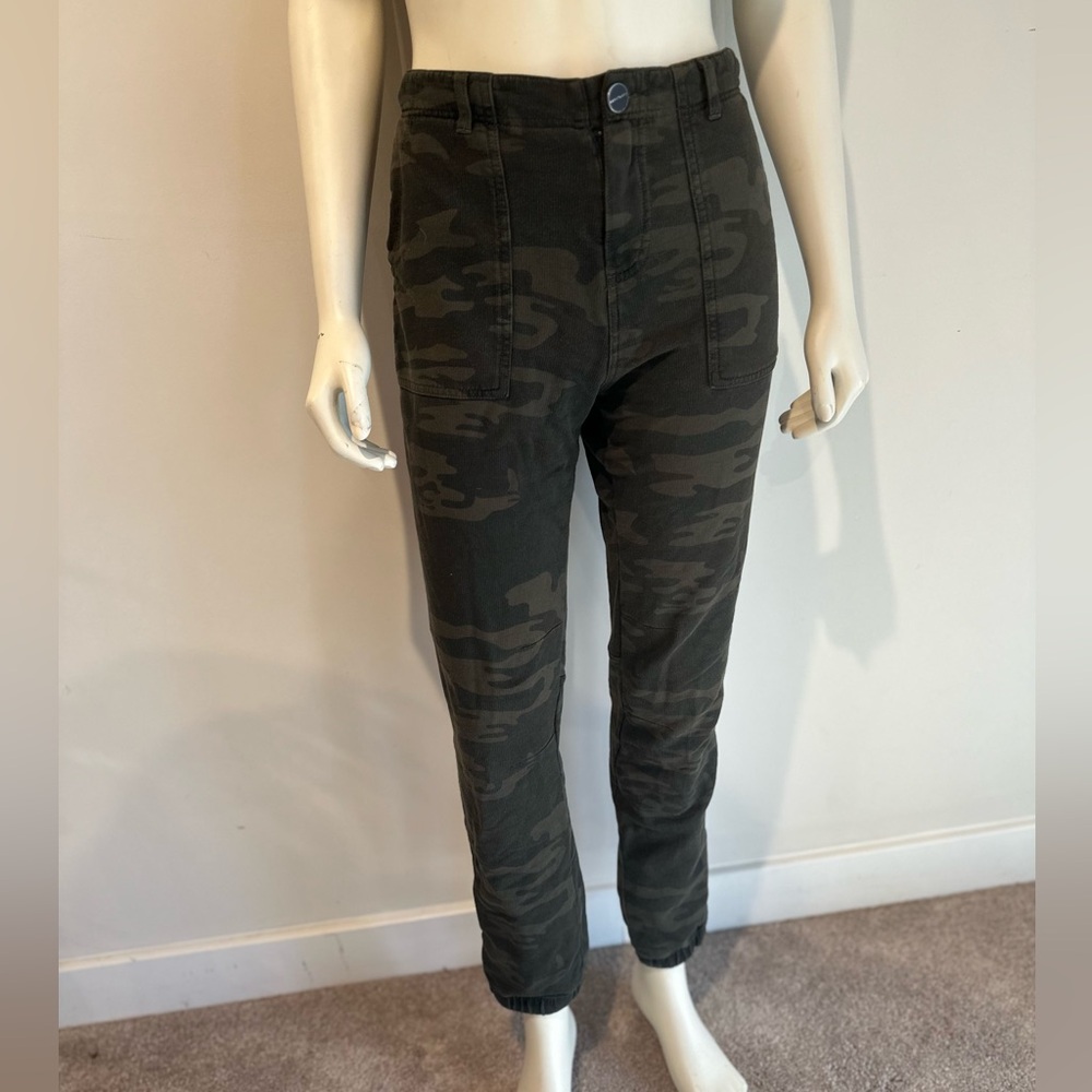 Sanctuary Camo Joggers – Ruffle Waist Detail